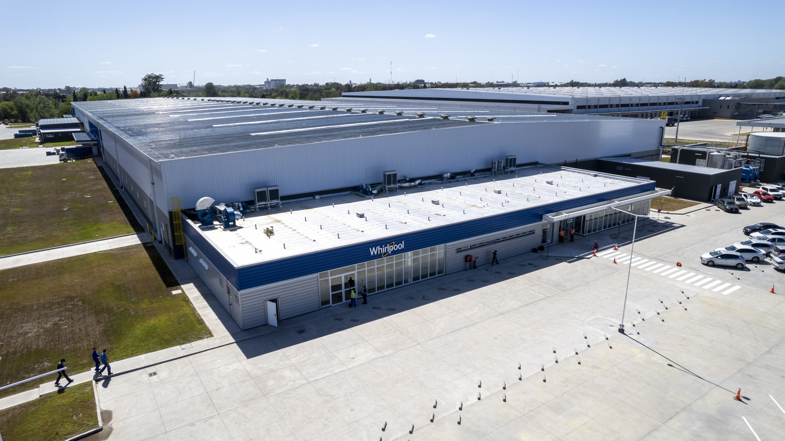 Whirlpool Argentina comienza a exportar lavarropas desde su nueva planta en Pilar a Brasil