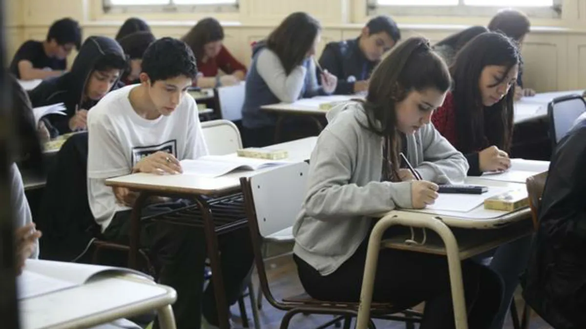 Argentina rezagada en educación: Solo el 22% de los adolescentes completan su escolaridad en tiempo y forma