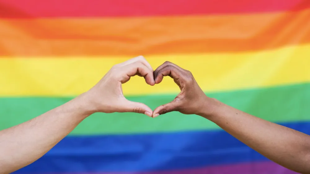 Mes del ORGULLO I Redes Sociales Bajo la Lupa: El Informe de GLAAD Revela Desprotección en la Comunidad LGBTQ
