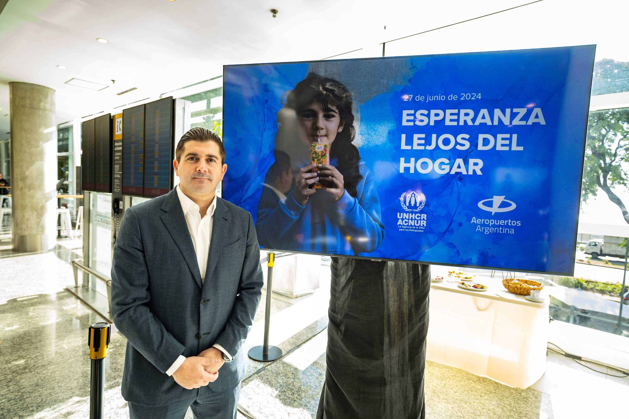 «Esperanza Lejos del Hogar»: Una Ventana Fotográfica al Desplazamiento Global en el Aeroparque Jorge Newbery