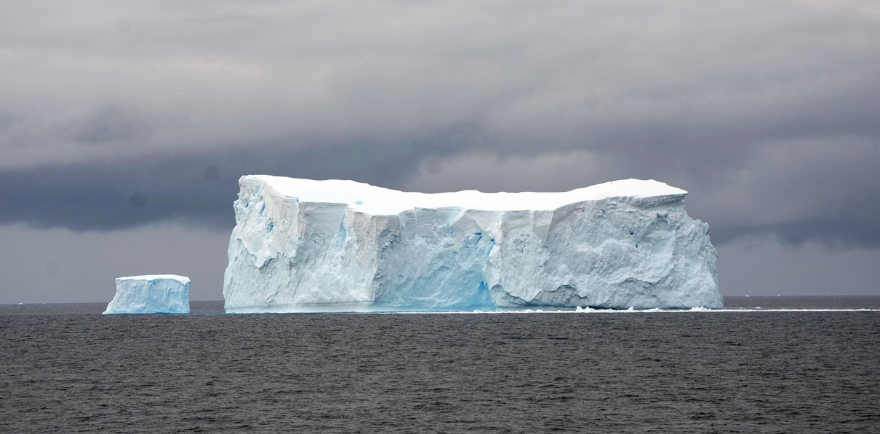 El Gigante de Hielo que Desafía el Atlántico: