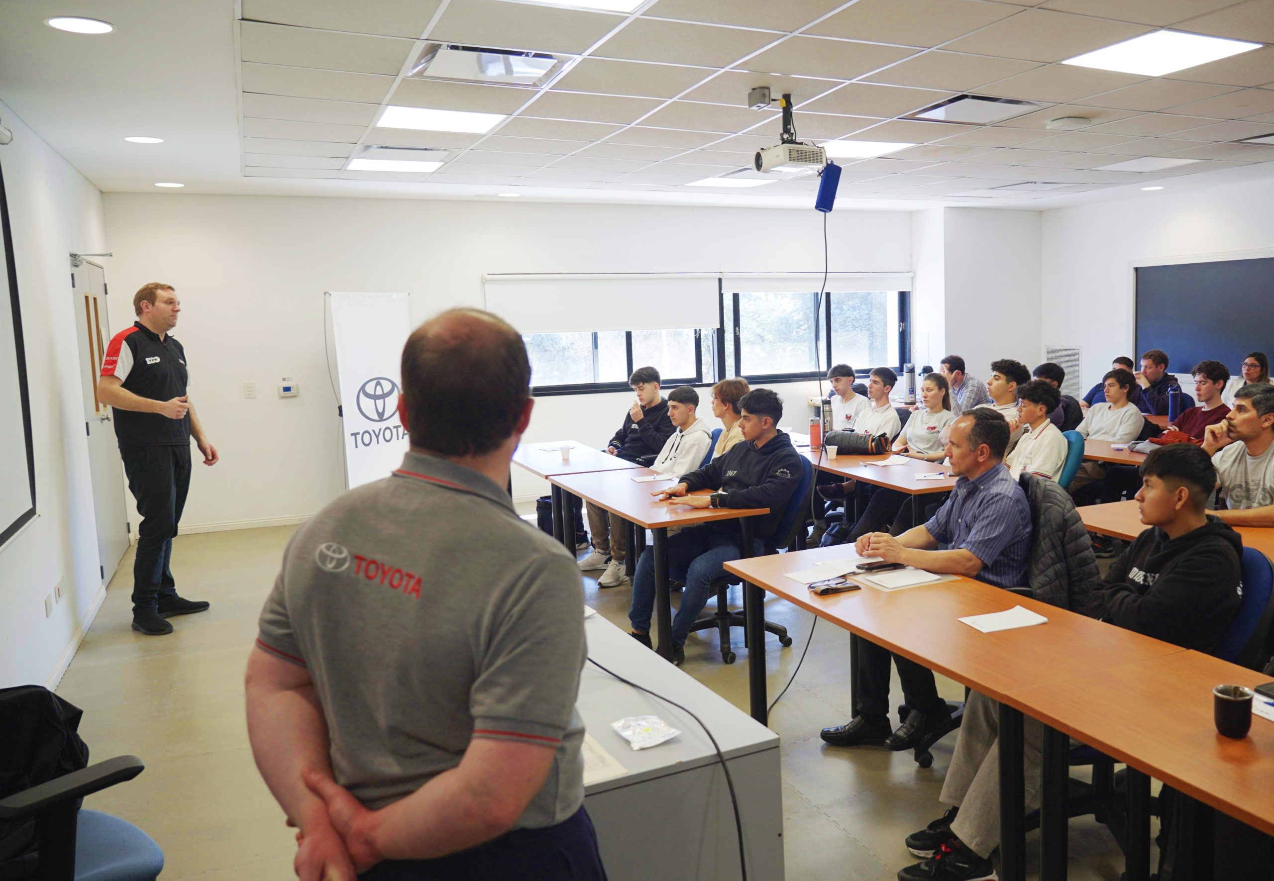 Toyota potencia la educación técnica automotriz en Argentina