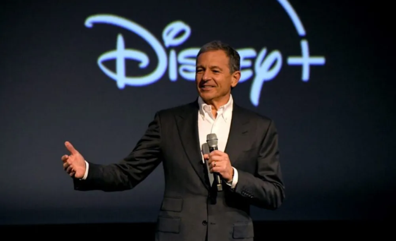 Disney enfrenta el costo de sus fracasos comerciales y ajusta su estrategia lejos del activismo.